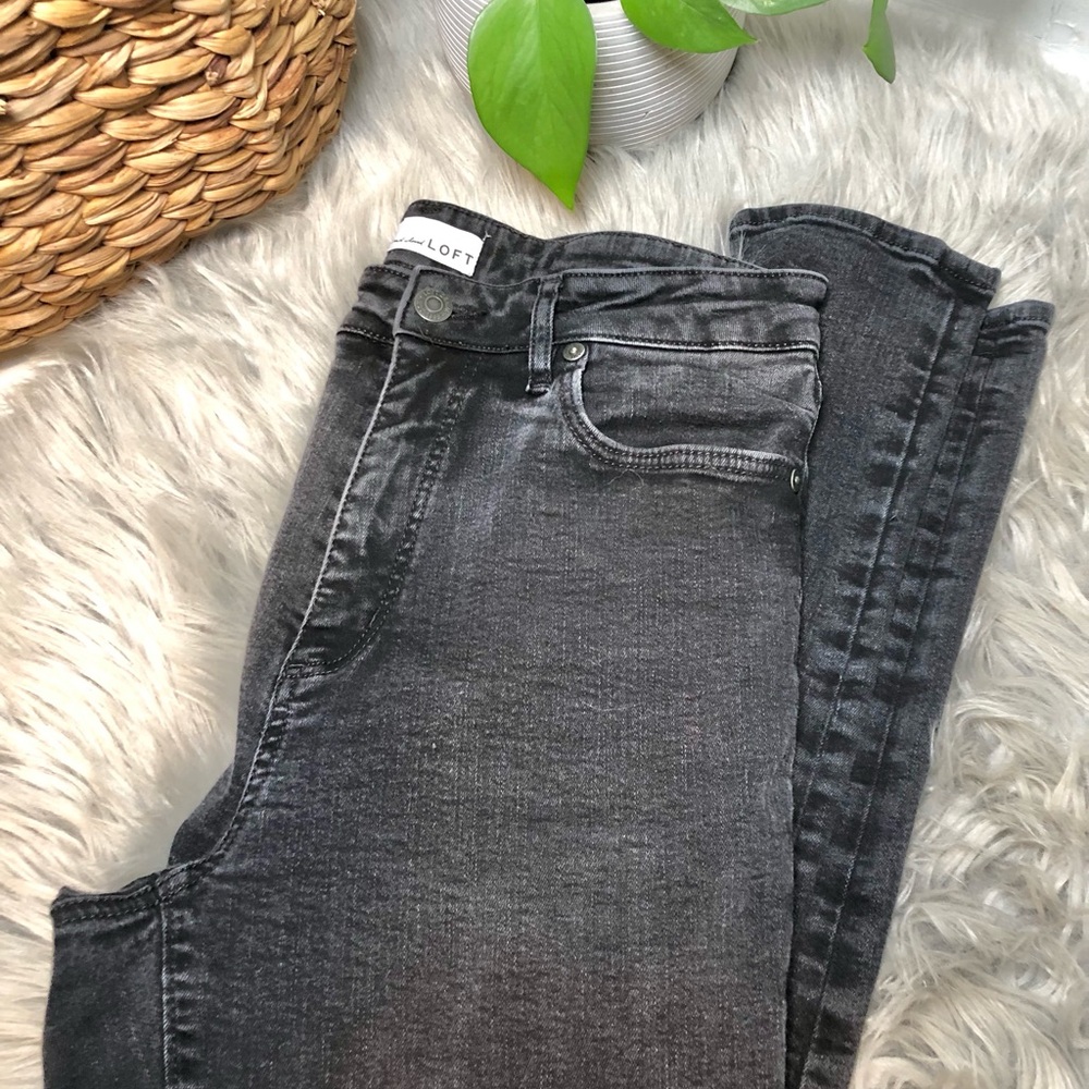 LOFT Faded Black Curvy Skinny Jeans